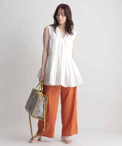 Andemiu（アンデミュウ）の「プリーツパンツ（パンツ・ブラック/オレンジ(WEB限定)/ブラウン/グリーン(WEB限定)/カーキ）」の15枚目の写真