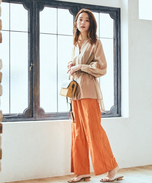 Andemiu（アンデミュウ）の「プリーツパンツ（パンツ・ブラック/オレンジ(WEB限定)/ブラウン/グリーン(WEB限定)/カーキ）」の6枚目の写真