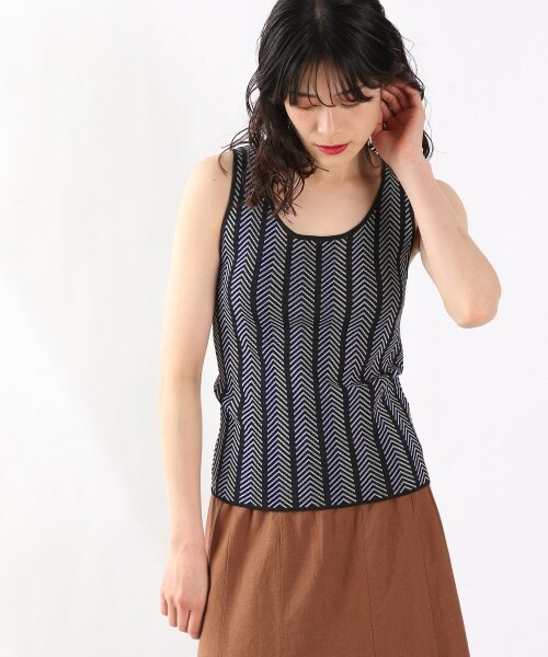 LOWRYS FARM（ローリーズファーム）の「ジャガードガラタンク（トップス・ベージュ/グリーン/ネイビー）」の3枚目の写真