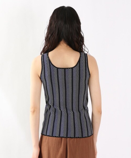 LOWRYS FARM（ローリーズファーム）の「ジャガードガラタンク（トップス・ベージュ/グリーン/ネイビー）」の6枚目の写真