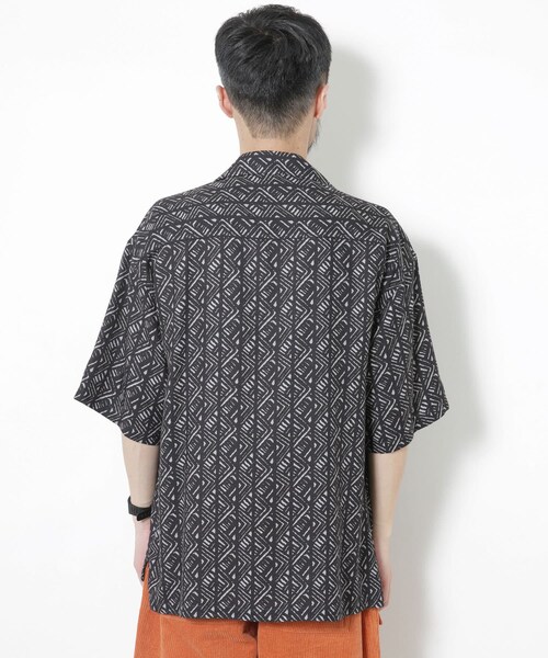 URBAN RESEARCH Sonny Label（アーバンリサーチサニーレーベル）の「オーバーサイズパターンシャツ（その他・メンズ・バティック/レオパード/ジオメトリック・M/L）」の9枚目の写真