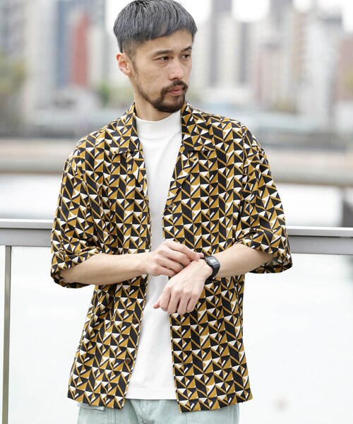 URBAN RESEARCH Sonny Label（アーバンリサーチサニーレーベル）の「オーバーサイズパターンシャツ（その他・メンズ・バティック/レオパード/ジオメトリック・M/L）」の3枚目の写真