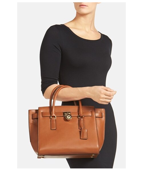 MICHAEL KORS（マイケルコース）の「MICHAEL Michael Kors 'Large Hamilton - Traveler' Tote（トートバッグ・レディース・Orange）」の3枚目の写真