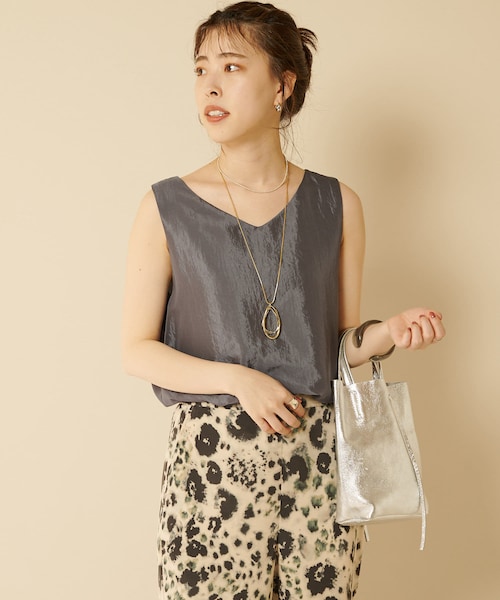 SHENERY(シーナリー)の「リバーシブルタンクトップ(シャツ/ブラウス・レディース・アイボリー/ベージュ/ピンク/グレー・F)」の2枚目の写真