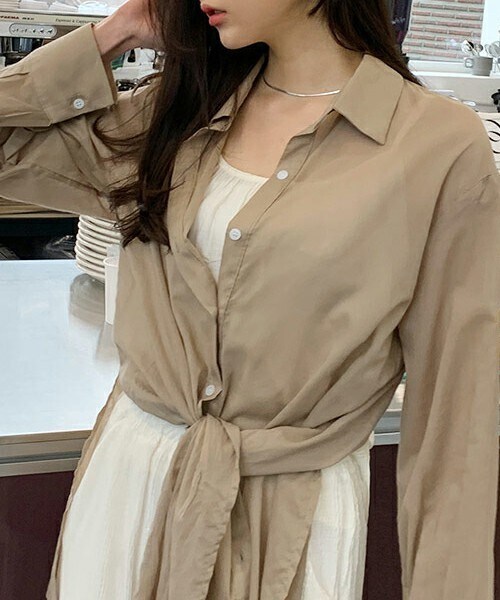 DHOLIC（ディーホリック）の「アンバランスヘムシャツ（シャツ/ブラウス・レディース・ホワイト/ブラウン/ブラック・ONESIZE）」の3枚目の写真