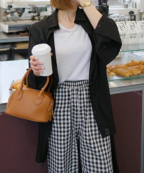 DHOLIC（ディーホリック）の「アンバランスヘムシャツ（シャツ/ブラウス・レディース・ホワイト/ブラウン/ブラック・ONESIZE）」の2枚目の写真