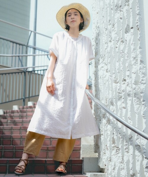 studio CLIP（スタディオクリップ）の「2WAY機能素材ワンピース（ワンピース/ドレス・オフホワイト/グリーン/ライトブルー/ネイビー）」の5枚目の写真