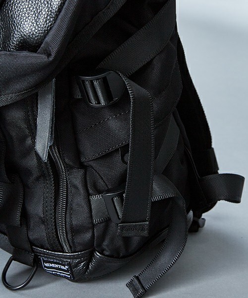 MEMENTISM（メメントイズム）の「MEMENTISM センタースタッズミニリュック（バックパック/リュック・メンズ・ブラック・FREE）」の7枚目の写真