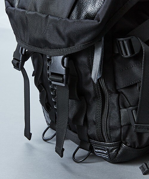 MEMENTISM（メメントイズム）の「MEMENTISM センタースタッズミニリュック（バックパック/リュック・メンズ・ブラック・FREE）」の6枚目の写真