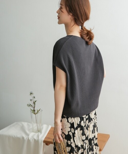 URBAN RESEARCH DOORS（アーバンリサーチドアーズ）の「棉麻船型領套衫（トップス・レディース・燕麥色/黃卡其綠/炭灰色・one）」の14枚目の写真