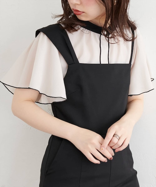 natural couture（ナチュラルクチュール）の「【WEB限定カラー有り】パール釦ポイントバイカラーフレア袖ブラウス（シャツ/ブラウス・レディース・アイボリー/サックスブルー/ピンクベージュ/その他1/その他2/その他3・FREE）」の2枚目の写真