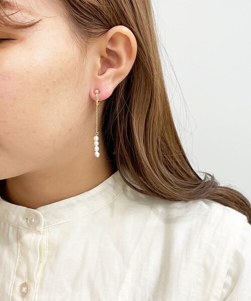 Lattice（Lattice）の「下がり小パールイヤリング（イヤリング・レディース・ゴールド/シルバー・0）」の2枚目の写真