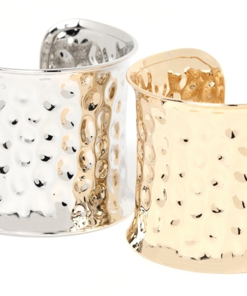 LAKOLE（ラコレ）の「BIGたたきメタルバングル（アクセサリー・シルバー()/ゴールド()）」の4枚目の写真