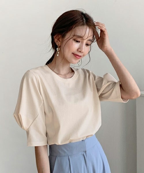 DHOLIC(ディーホリック)の「パフスリーブTシャツ・全3色・t55128(Tシャツ/カットソー・レディース・ベージュ/ホワイト/ブラック・ONESIZE)」の1枚目の写真