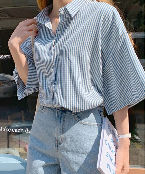 DHOLIC STYLE（ディーホリックスタイル）の「[ontheriver] ストライプルーズフィットシャツ・p236409（シャツ/ブラウス・レディース・ブラック/ブルー/イエロー・ONESIZE）」の2枚目の写真