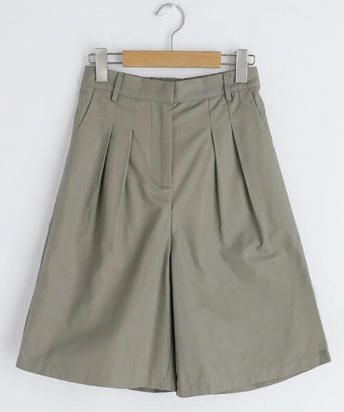 DHOLIC（ディーホリック）の「ツータックハーフパンツ（その他パンツ・レディース・ホワイト/ブラック/グリーン・ONESIZE）」の3枚目の写真