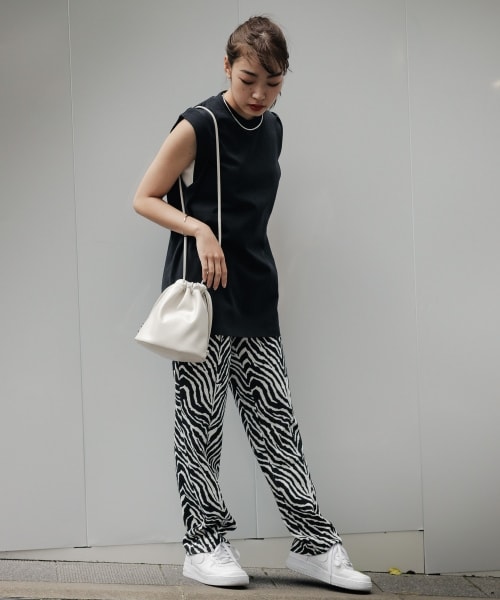 PAGEBOY（ページボーイ）の「【PAGEBOYLIM】カットイージースラックス【WEB先行アイテム】（パンツ・レディース・ゼブラ柄/ブラック/グリーン/パープル・M, L）」の7枚目の写真