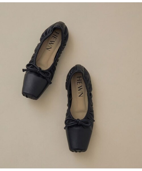 ADAM ET ROPE'（アダムエロペ）の「【HEWN】スクエアバレエフラットシューズ（シューズ・レディース・ホワイト/ブラック・38.0/36.0/35.0/37.0）」の2枚目の写真