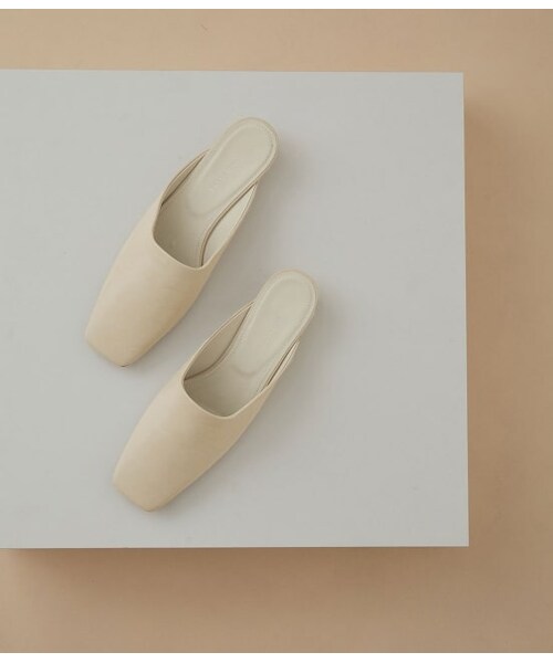 ADAM ET ROPE'(アダムエロペ)の「スクエアウェッジヒールミュール(シューズ・レディース・グレー/イエロー/ブラック・23.0/23.5/24.5/24.0/22.5)」の2枚目の写真