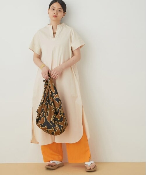 ADAM ET ROPE'（アダムエロペ）の「コットンリラックスワンピース（ワンピース/ドレス・レディース・ブラック/ベージュ/クリーム・F）」の2枚目の写真