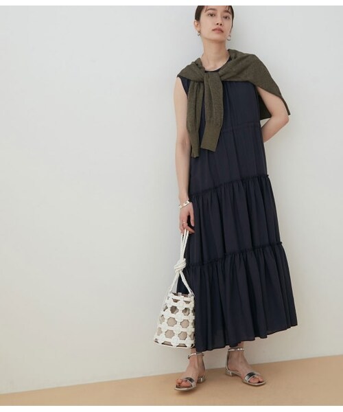 ADAM ET ROPE'（アダムエロペ）の「ティアードドロストワンピース（ワンピース/ドレス・レディース・ネイビー/オレンジ/ベージュ・F）」の2枚目の写真