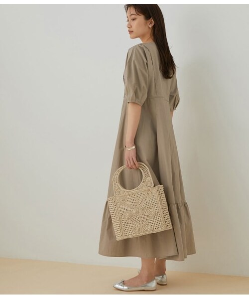 ADAM ET ROPE'(アダムエロペ)の「<洗える>【WEB限定】ボリュームスリーブドレス(ワンピース/ドレス・レディース・ブラック/ベージュ・F)」の2枚目の写真