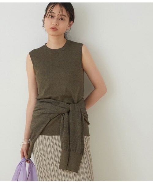 ADAM ET ROPE'（アダムエロペ）の「【アンサンブル対応可】ハイゲージラメニットノースリーブトップ（トップス・レディース・ブラック/ブラック系/ベージュ系・F）」の2枚目の写真