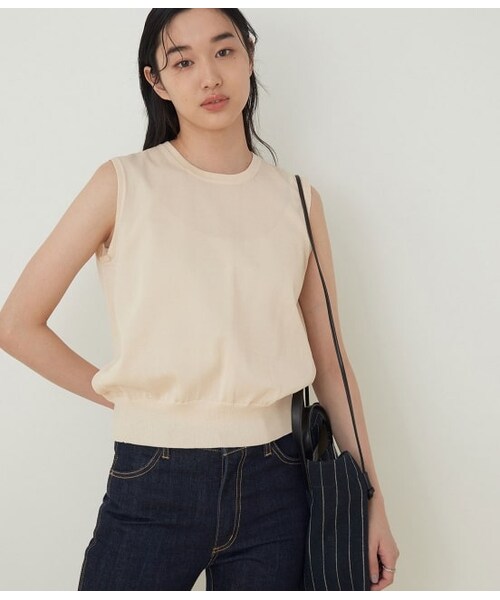 ADAM ET ROPE'（アダムエロペ）の「ポリ強撚コクーンノースリーブプルオーバー（トップス・レディース・ブラック/ホワイト系/ライトグリーン・F）」の2枚目の写真