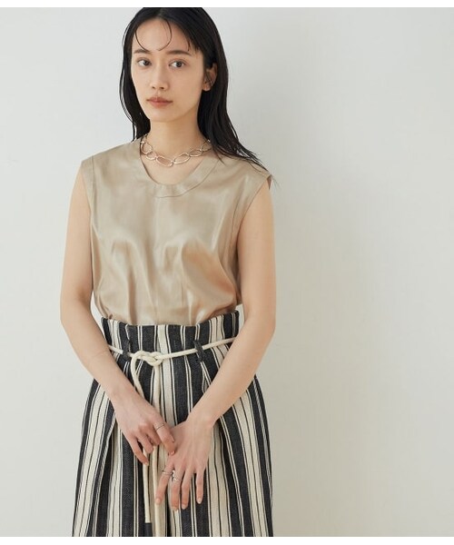 ADAM ET ROPE'（アダムエロペ）の「サテンノースリーブトップス（トップス・レディース・ブラック/キャメル/ベージュ系・F）」の3枚目の写真