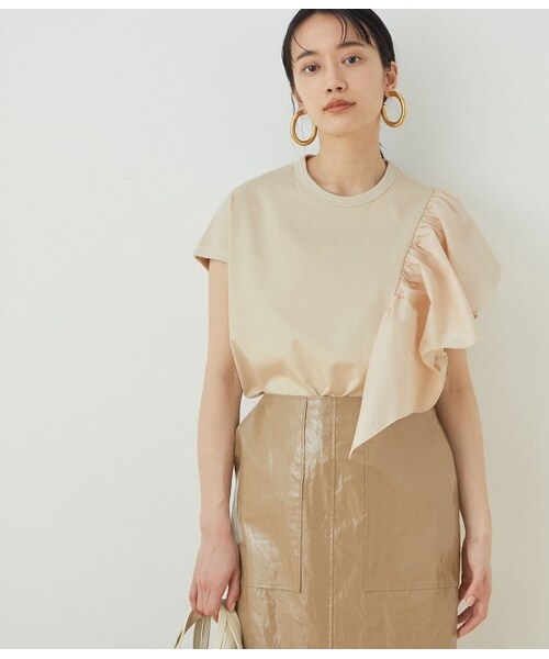 ADAM ET ROPE'（アダムエロペ）の「フレアースリーブアシメプルオーバー（トップス・レディース・ブラック/ホワイト/ベージュ・F）」の3枚目の写真