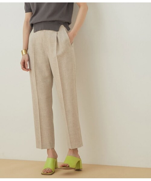 ADAM ET ROPE'（アダムエロペ）の「<洗える>【セットアップ対応】リネンライクテーパードパンツ（パンツ・レディース・ベージュ/キミドリ/キナリ・36/38）」の2枚目の写真