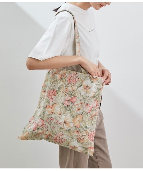 ROPE' PICNIC(ロペピクニック)の「リネン混ヴィンテージライクフルーツプリントトートバッグ(バッグ・レディース・ベージュ系/ネイビー系/ブルー系・F)」の1枚目の写真