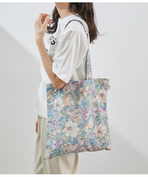 ROPE' PICNIC(ロペピクニック)の「リネン混ヴィンテージライクフルーツプリントトートバッグ(バッグ・レディース・ベージュ系/ネイビー系/ブルー系・F)」の3枚目の写真