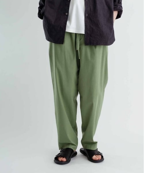 ADAM ET ROPE'（アダムエロペ）の「《WEB限定》マルチカラー コットンリネン テーパードイージーパンツ（パンツ・メンズ・ブラウン/ネイビー/ライトグリーン/ダークブラウン/キナリ・L/M/S）」の3枚目の写真