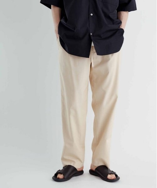 ADAM ET ROPE'（アダムエロペ）の「《WEB限定》マルチカラー コットンリネン テーパードイージーパンツ（パンツ・メンズ・ブラウン/ネイビー/ライトグリーン/ダークブラウン/キナリ・L/M/S）」の5枚目の写真