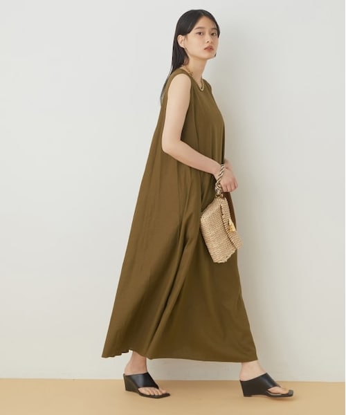 ADAM ET ROPE'（アダムエロペ）の「【アウトレット店舗・WEB限定】レーヨンリネンAラインワンピース（ワンピース/ドレス・レディース・ダークブラウン系/ピンク/ブラック/カラシ・F）」の2枚目の写真