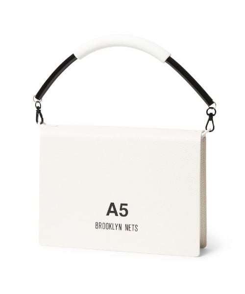 bonjour records(ボンジュールレコーズ)の「【nana-nana x NBA】 RECYCLE LEATHER A5 バッグ(バッグ・レディース・パープル/ホワイト/レッド/ピンク/ダークブラウン/グリーン/ブルー・F)」の1枚目の写真