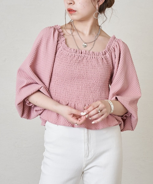 Chico（チコ）の「ふくれシャーリングオフショルトップス（シャツ/ブラウス・レディース・アイボリー/ライムグリーン/ピンク/ブラック・F）」の3枚目の写真