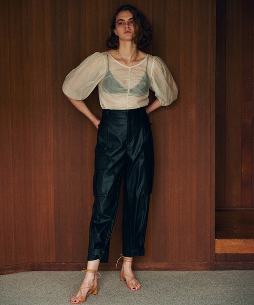 Uhr（ウーア）の「Fake Leather Cargo Pants（パンツ・レディース・BROWN/20/C.GRAY/09・36）」の9枚目の写真