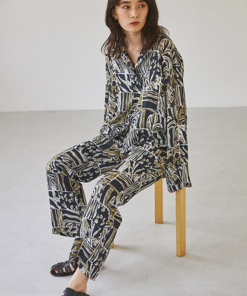 TODAYFUL（トゥデイフル）の「パッチワークパターントラウザー 12120706（パンツ・レディース・BEIGE/BLUE・36/38）」の4枚目の写真