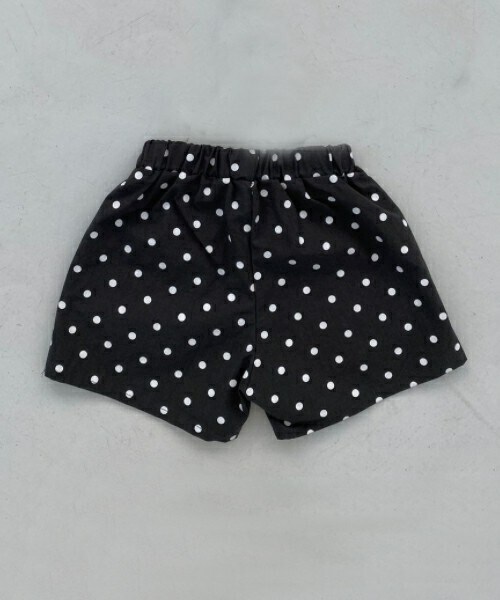 DHOLIC kids（ディーホリックキッズ）の「[urrr] コットンスリットドットショートパンツ(kids)（その他パンツ・キッズ・ホワイト/ブラック・S/M/L/XL）」の2枚目の写真