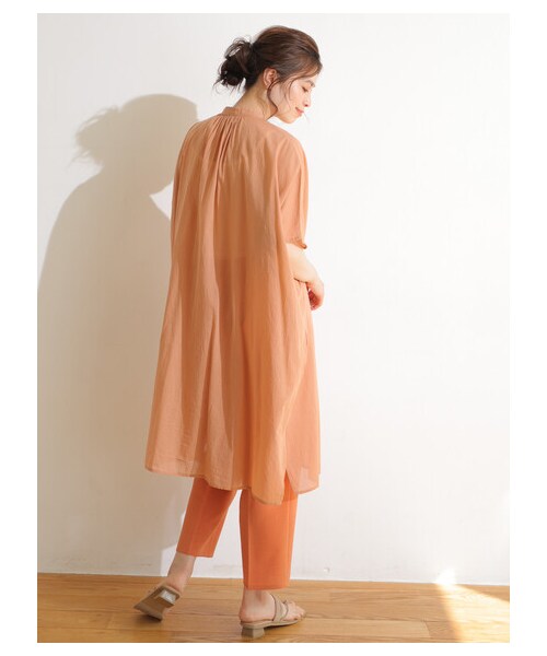 Green　Parks（グリーンパークス）の「I ギャザーゆったりチュニック（ワンピース/ドレス・オフホワイト/ブラック/グレーベージュ/オレンジ・F）」の3枚目の写真