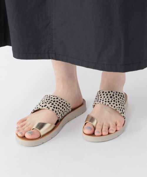 studio CLIP(スタディオクリップ)の「サムリング楽トングサンダル(シューズ・オフホワイト/ブラック/ベージュ)」の3枚目の写真