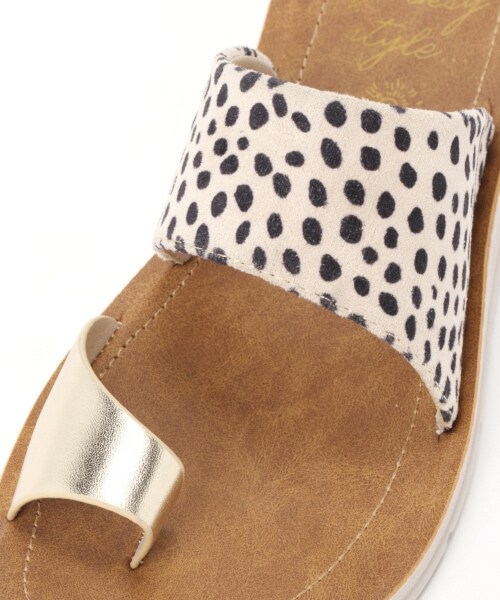 studio CLIP(スタディオクリップ)の「サムリング楽トングサンダル(シューズ・オフホワイト/ブラック/ベージュ)」の14枚目の写真