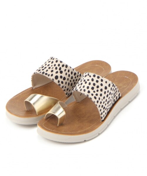 studio CLIP(スタディオクリップ)の「サムリング楽トングサンダル(シューズ・オフホワイト/ブラック/ベージュ)」の4枚目の写真