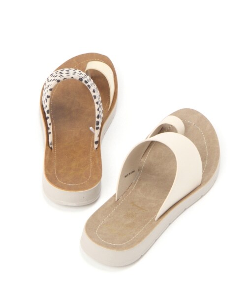 studio CLIP(スタディオクリップ)の「サムリング楽トングサンダル(シューズ・オフホワイト/ブラック/ベージュ)」の16枚目の写真