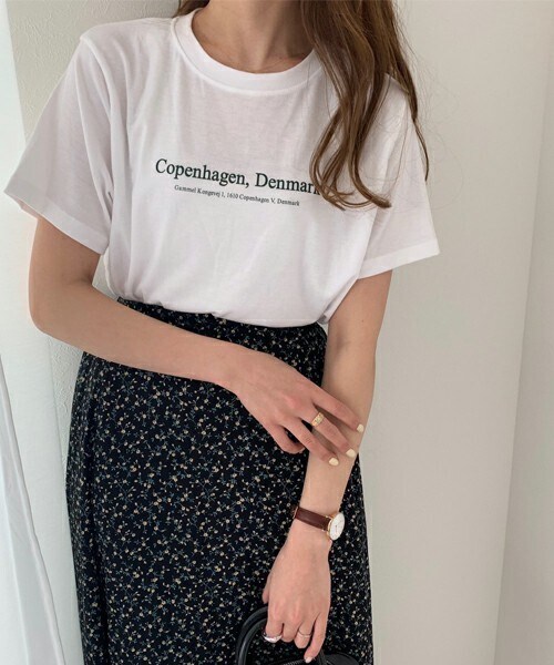 chocomee（チョコミー）の「ロゴT（Tシャツ/カットソー・レディース・ブラウン/ホワイト/ベージュ/グレー・FREE）」の2枚目の写真