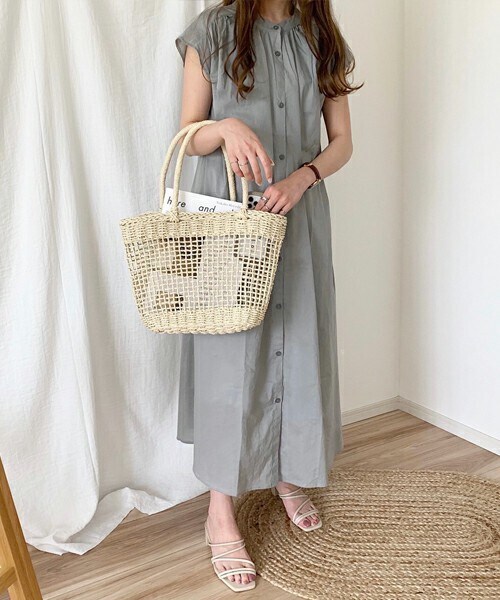 chocomee（チョコミー）の「ロングシャツワンピ（シャツワンピース・レディース・ホワイト/グレー・FREE）」の2枚目の写真