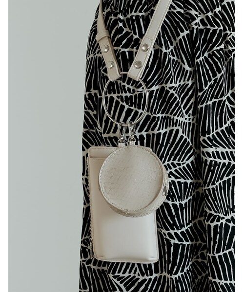 Re:EDIT（リエディ）の「ポーチ付きリングミニショルダーバッグ（バッグ・レディース・ブラック/アイボリー・フリーサイズ）」の9枚目の写真