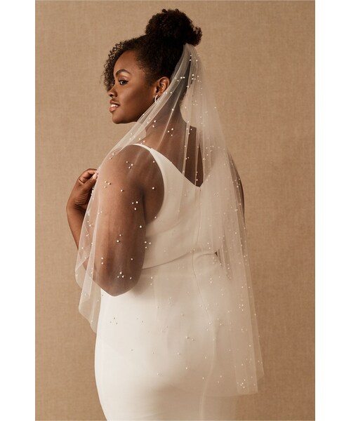 no brand（ノーブランド）の「A.B. Ellie Roesia Pearl Fingertip Veil（その他ヘアアクセサリー・レディース・Ivory・One Size）」の2枚目の写真